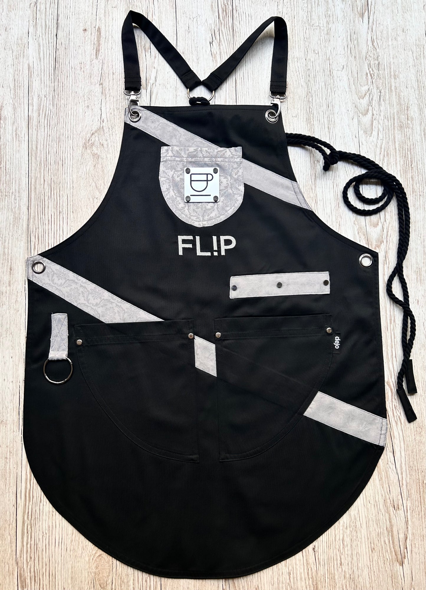 MOMENTUM APRON