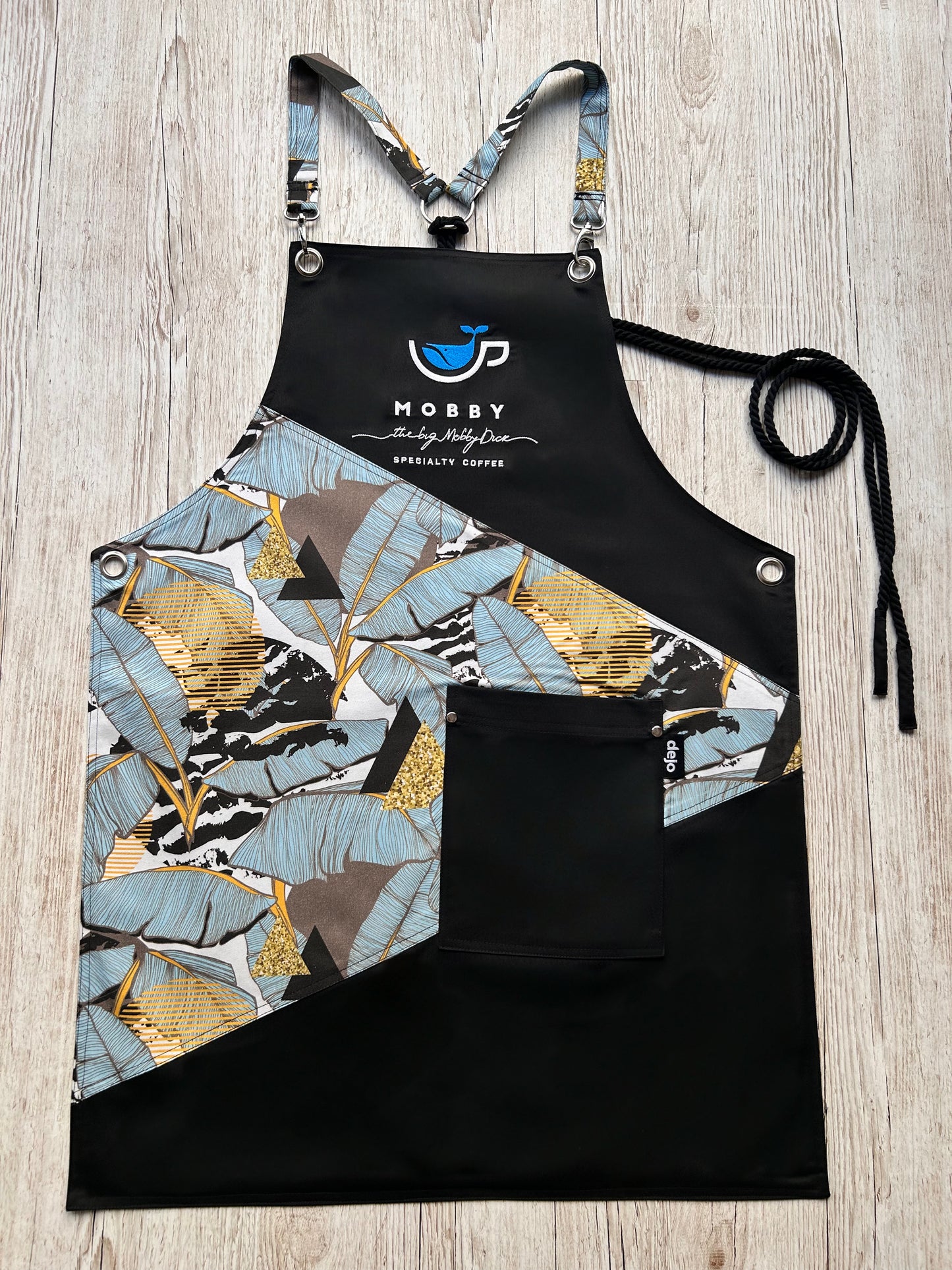 MONTÉ APRON