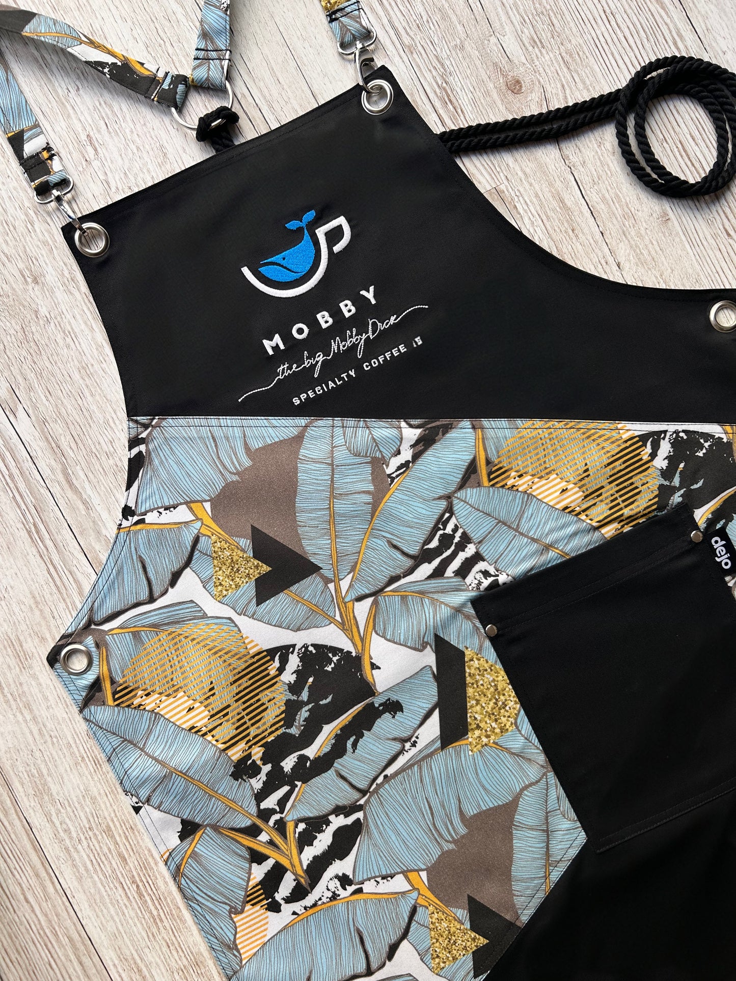 MONTÉ APRON